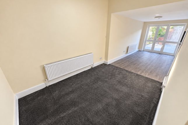 16, Oswald Road, SOUTHALL photo 2
