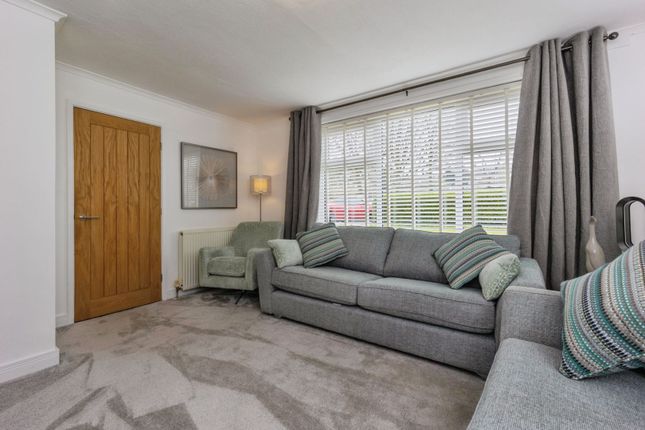 3, Verne Drive, Oldham photo 4