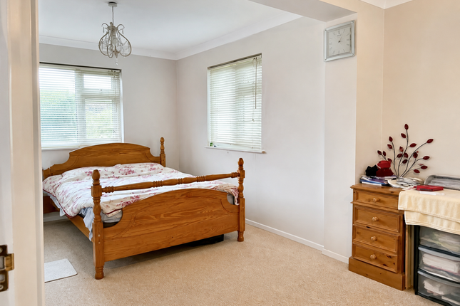 24 Woodland Avenue, Bristol photo 2