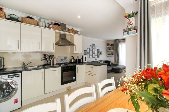 Flat 2,, Belfairs Point, Leigh-On-Sea photo 4