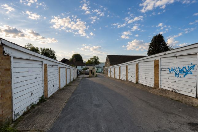 Studio house on Garages, Mathews Way, Stroud, £200,000