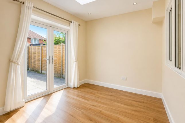 440, Green Wrythe Lane, Carshalton photo 4