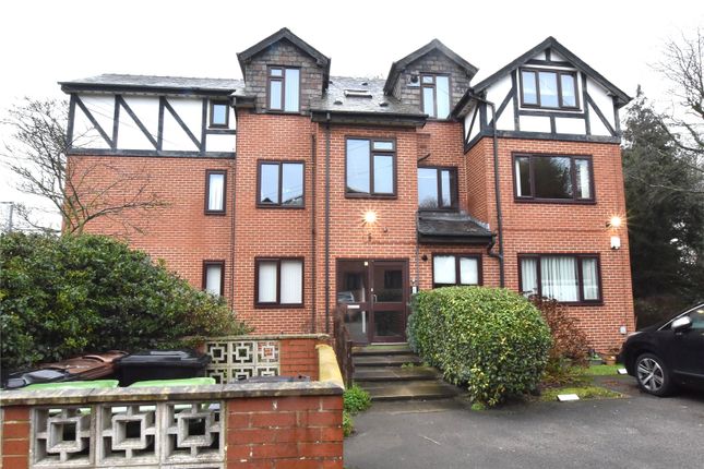 31, Hollyshaw Lane, West Yorkshire photo 2