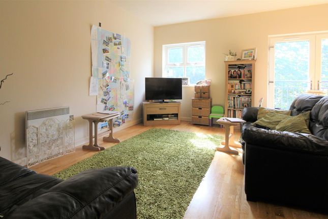 Free School Lane Halifax Hx1 3 Bedroom Flat For Sale