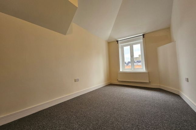 Flat to rent in Shrubbery Road, London
