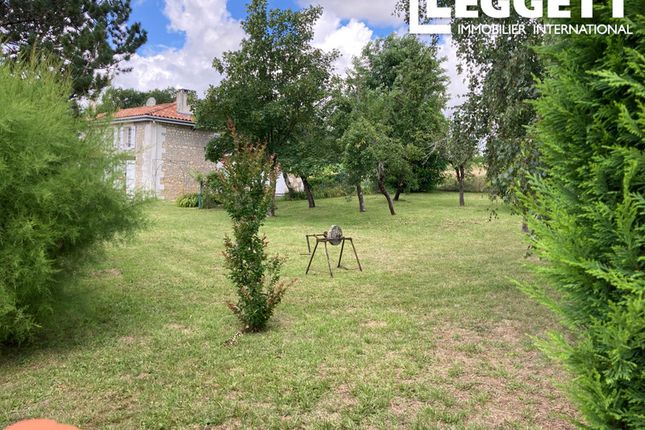 Villa for sale in Baignes-Sainte-Radegonde, Charente, Nouvelle-Aquitaine