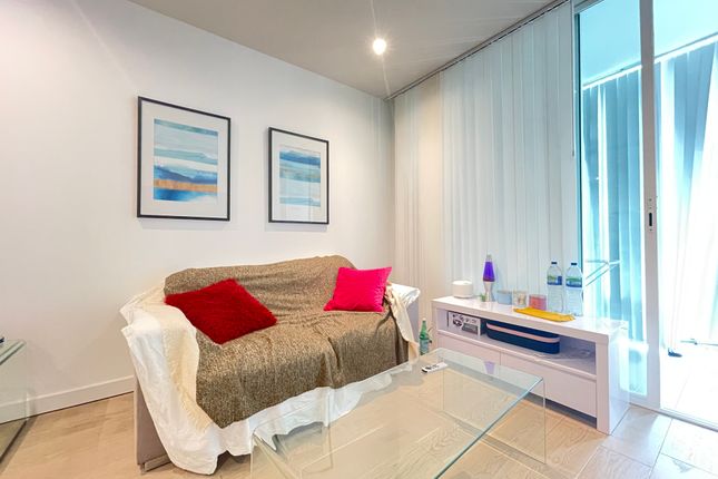 Flat 1402 Sky Gardens, Wandsworth Road, London photo 3