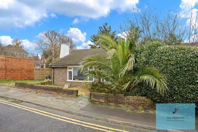 Bungalow to rent in Caisters Close, Hove