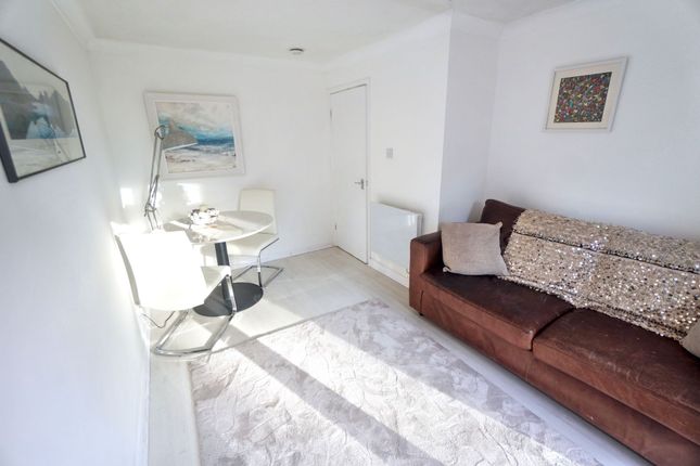 Flat 2, Kingfisher Court Queen Alexandra Road, High Wycombe photo 4