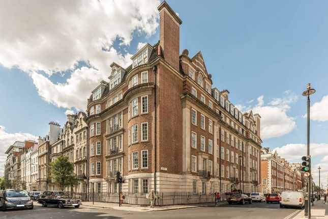 Flat for sale in Park Street, London