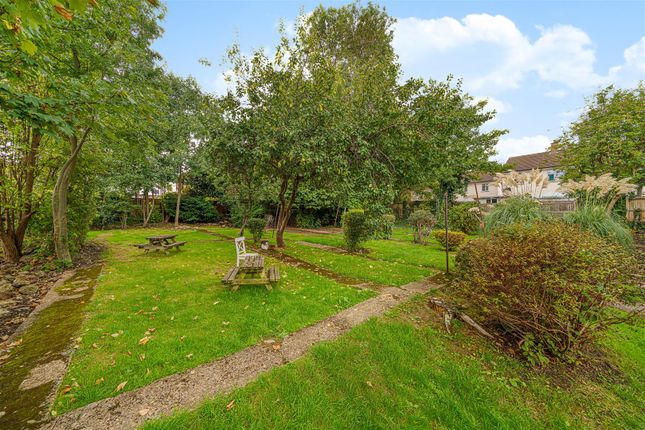 4, Elder Gardens, London photo 3