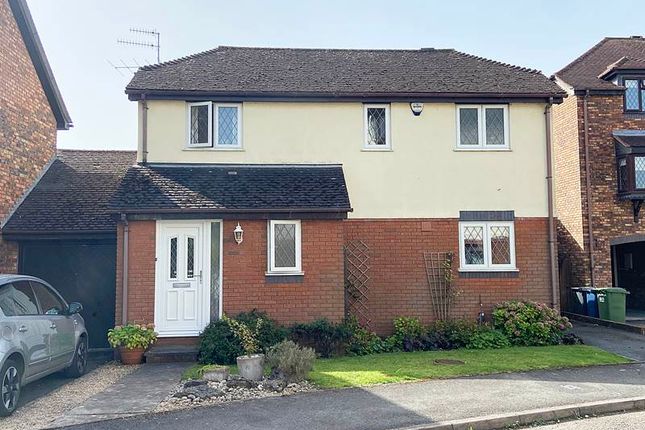 Thumbnail Detached house for sale in Groves Close, Bourne End