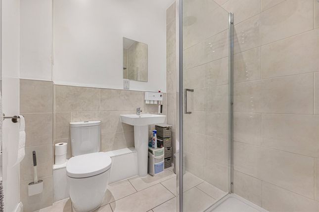 30, Aragon House, 65, Cherry Orchard, Ebbsfleet Valley photo 4