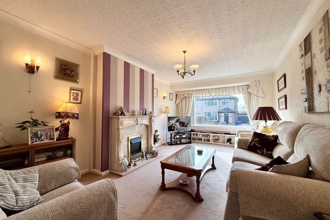 24 Queen Elizabeth Crescent, Accrington photo 3