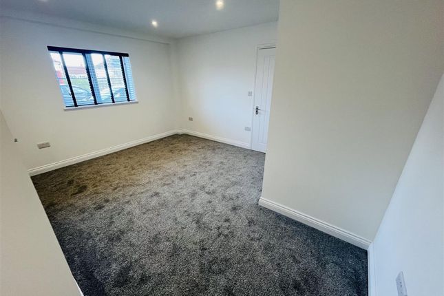 Room 2, 32 The Annexe Gayner Road, Bristol photo 2