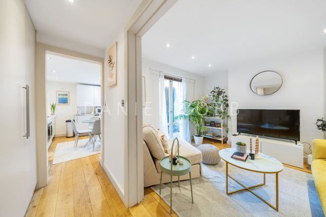 Flat for sale in Methley Street, London