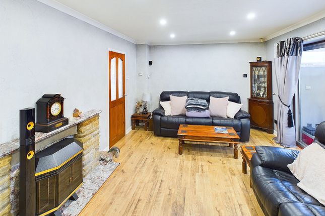 259, WOODLANDS ROAD, BATLEY photo 3