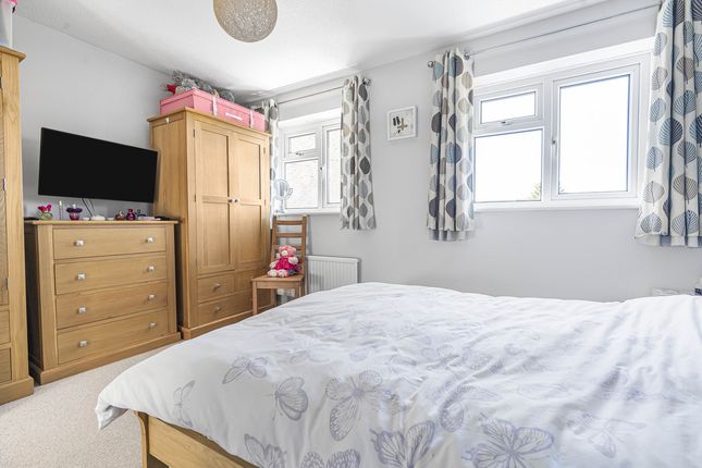 End terrace house for sale in Kingfisher Way, Bicester