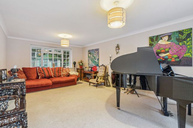 25 Butterfield, High Wycombe photo 4