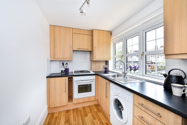 Flat 3, Eden Park House, 531, Upper Elmers End Road, Beckenham photo 2