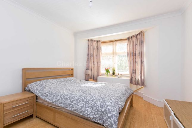 Room to rent in Kings Close, Hendon