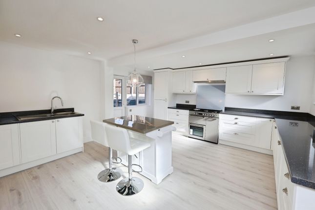 3-bed flat on The Patch, Sevenoaks, £2,500/mo