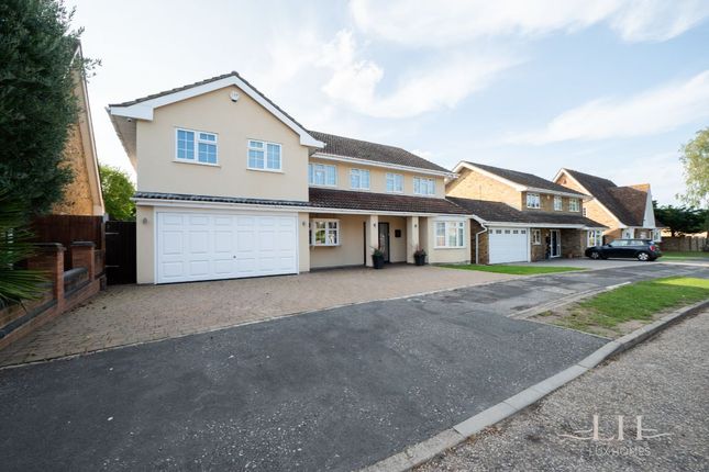 Detached house for sale in Fairlawns Close, Hornchurch