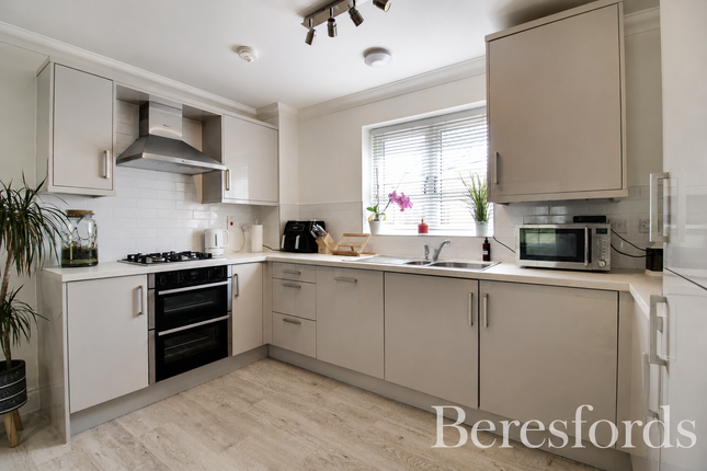 Flat 2, Flagman House, 40, Porter Drive, Essex photo 2