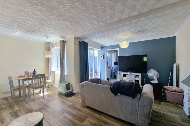 45 Trem-y-Mor, Bridgend photo 2