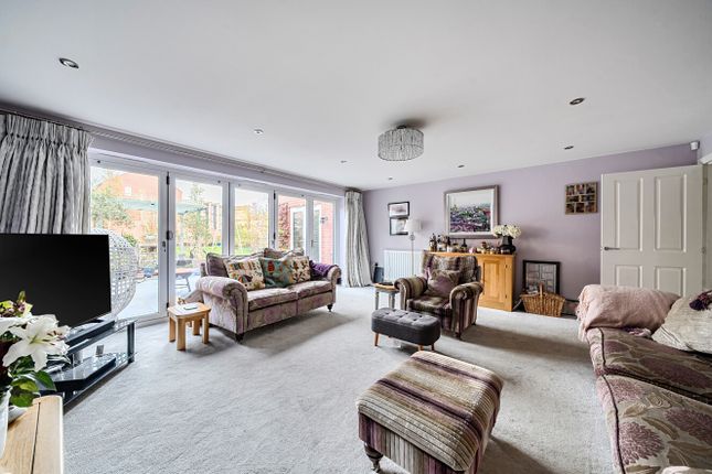 77, Cozens Grove, Swindon photo 2