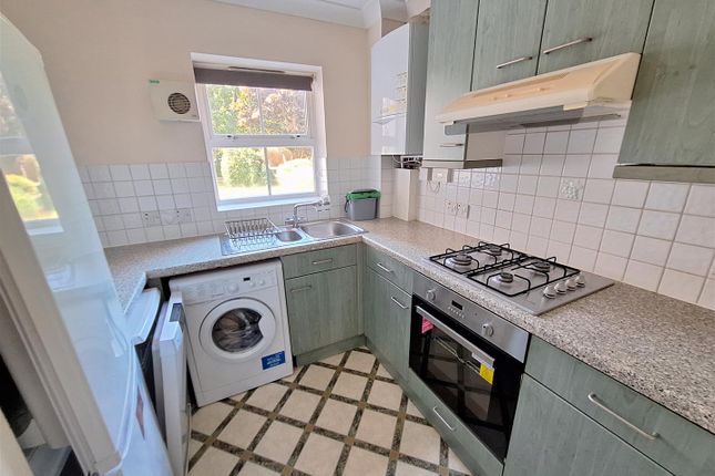 7, Abbotsmead Place, Reading photo 4