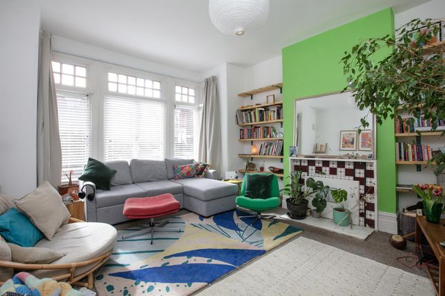 104, Grove Park, London photo 2