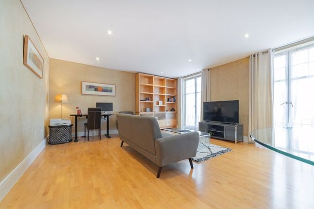 101, Clarendon Court, London photo 4