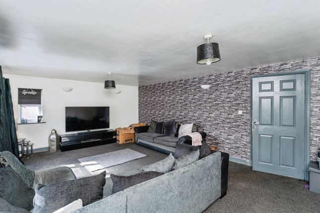 2, New Street, Deeside photo 3