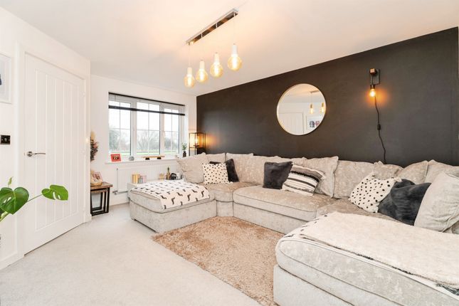 16, Deer Vale, Norwich photo 3