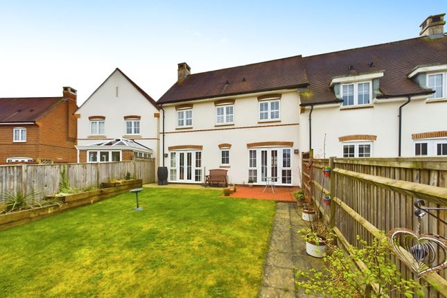End terrace house for sale in Calvert Link, Faygate, Horsham