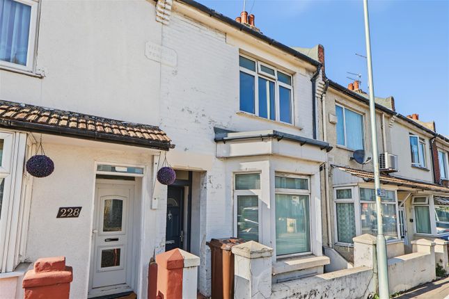 Studio terraced on Gillingham Road, Gillingham, £250,000