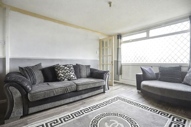 16, Stonecliffe Gardens, Leeds photo 3