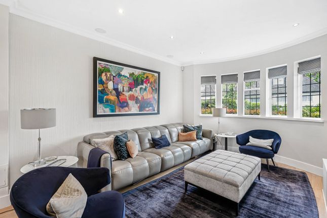 19, Vivian Way, London photo 4