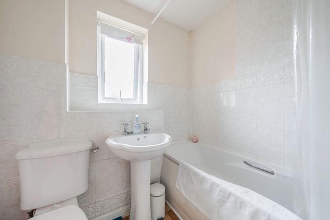 12, Pennine Drive, Devon photo 3