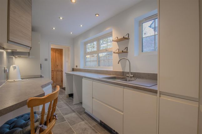 13, Willow Grove, Southam photo 2