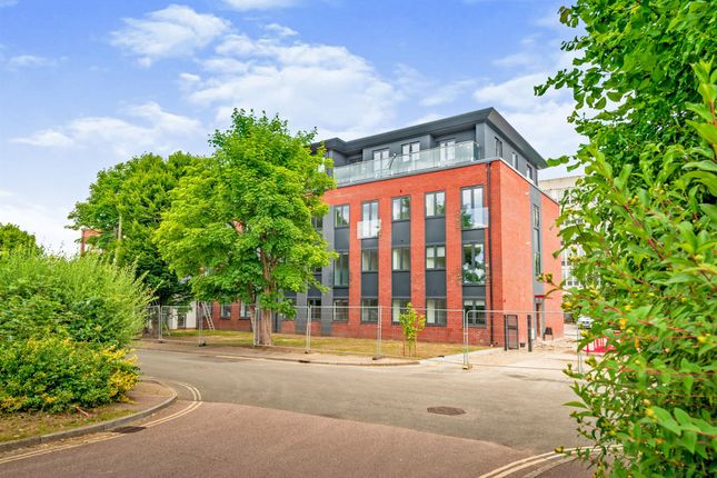 Thumbnail Flat for sale in East Park, Crawley