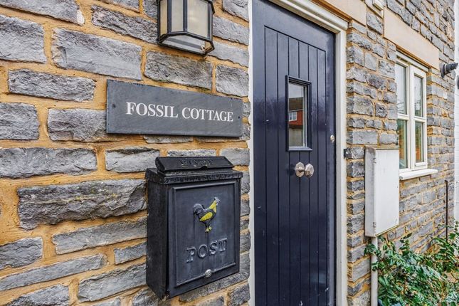 Fossil Cottage,, Telegraph Street, Warwickshire photo 2