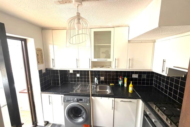38, Snapdragon Drive, Walsall photo 3