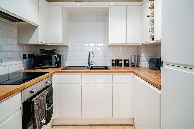 Flat 76, Mill Court, Edinburgh Gate, Harlow photo 3