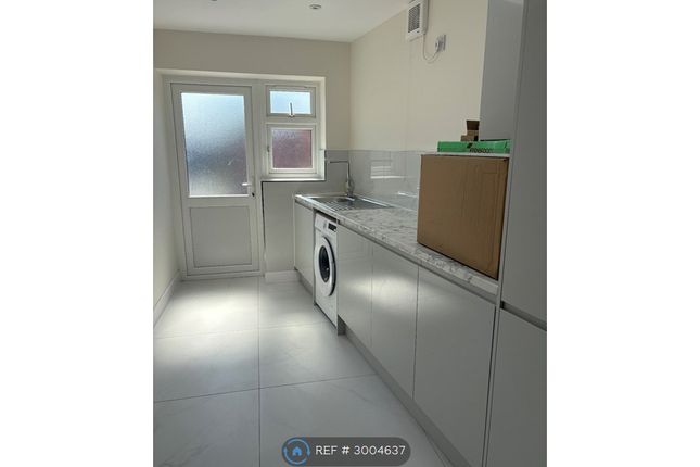 Manford Way, Chigwell photo 2