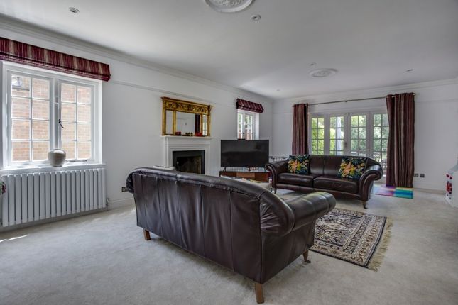 Thumbnail Detached house to rent in Oxford Road, Gerrards Cross, Buckinghamshire