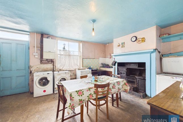 33, Carlisle Terrace, West Yorkshire photo 4