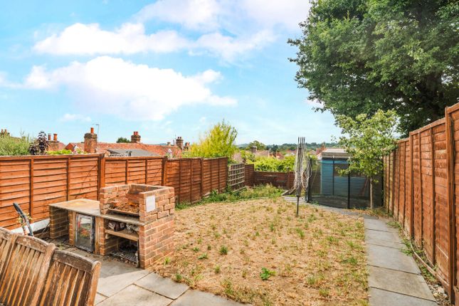25, Manor Gardens, Surrey photo 4