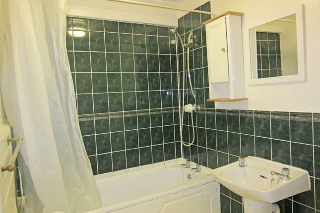Flat 3F1, 2, Glen Street, Edinburgh photo 5